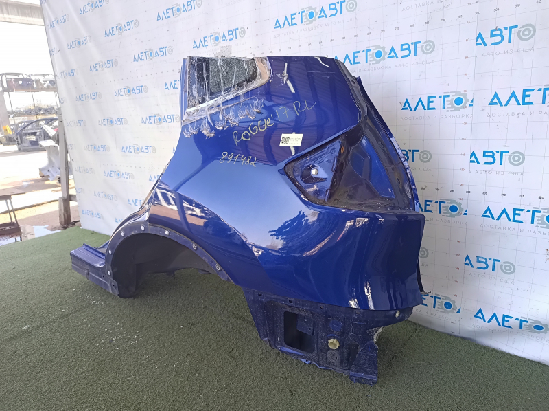 Четверть кузова Nissan Rogue, синяя, с небольшими тычками