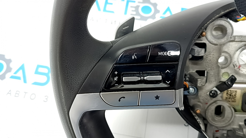 Руль голый Hyundai Tucson 22-24 1.6T HEV, резина черная с кнопками и накладками, потерт
