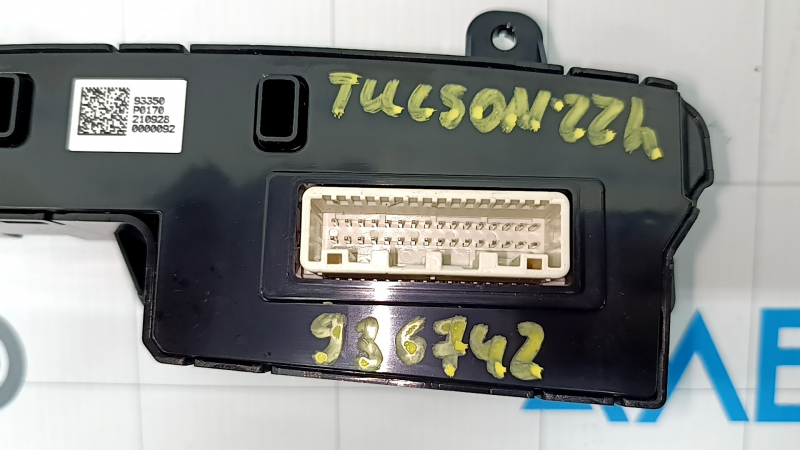 Блок кнопок центральной консоли Hyundai Tucson 22-24 1.6T HEV, под подогрев сидений, царапина