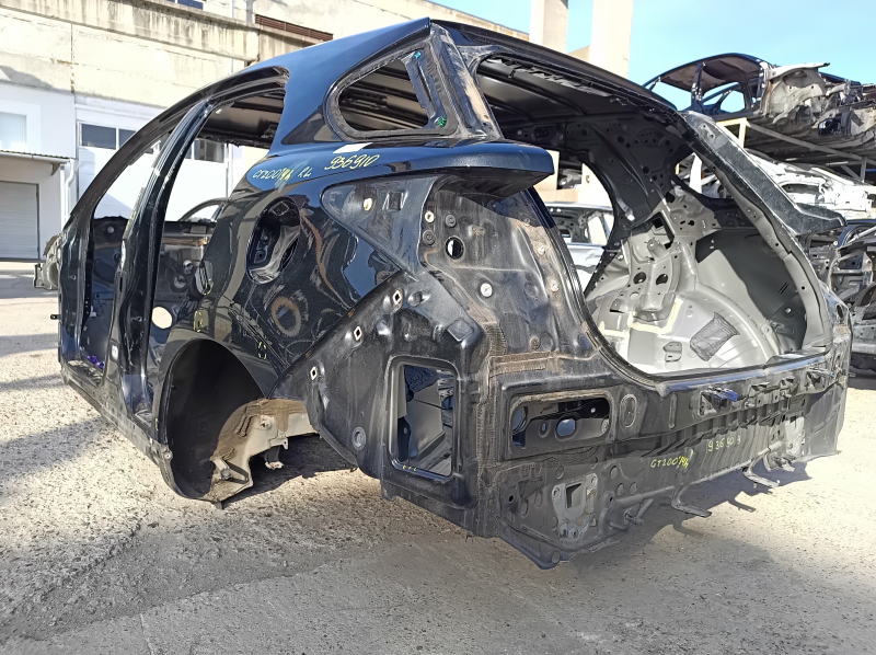Четверть крыло задняя левая Lexus CT200h 11-17 на кузове, черная, тычки