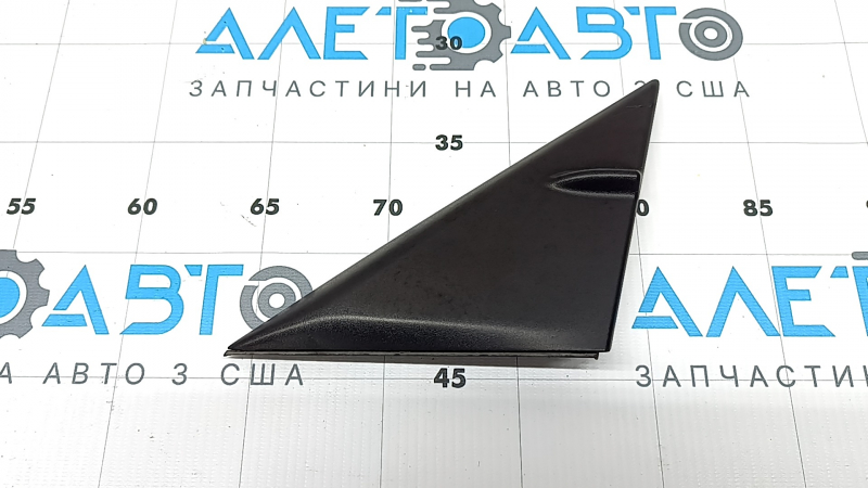 Накладка двери боковая треугольник передняя левая Lexus CT200h 14-17 надломано крепление