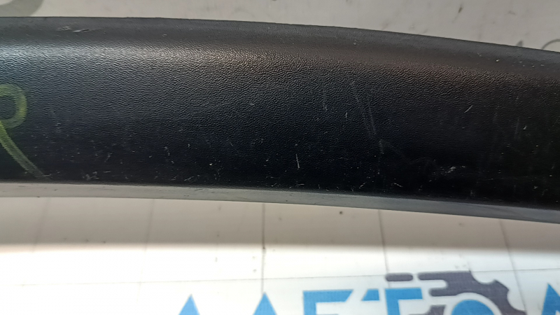 Накладка арки двери нижняя задняя правая Jeep Grand Cherokee WK2 11-21 структура, надрывы, царапины