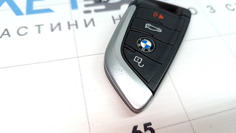 Ключ BMW X3 G01 18-21 4 кнопки, тычки, потерта эмблема, царапины