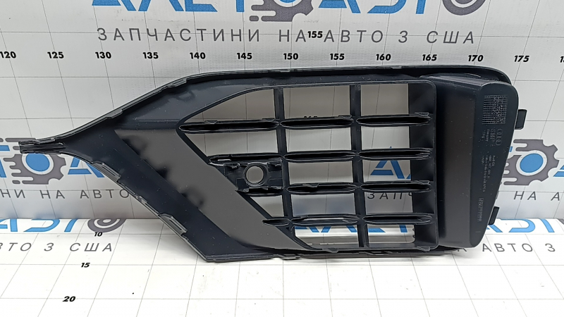 Решетка переднего бампера левая Audi Q8 19-23 структура под парктроник