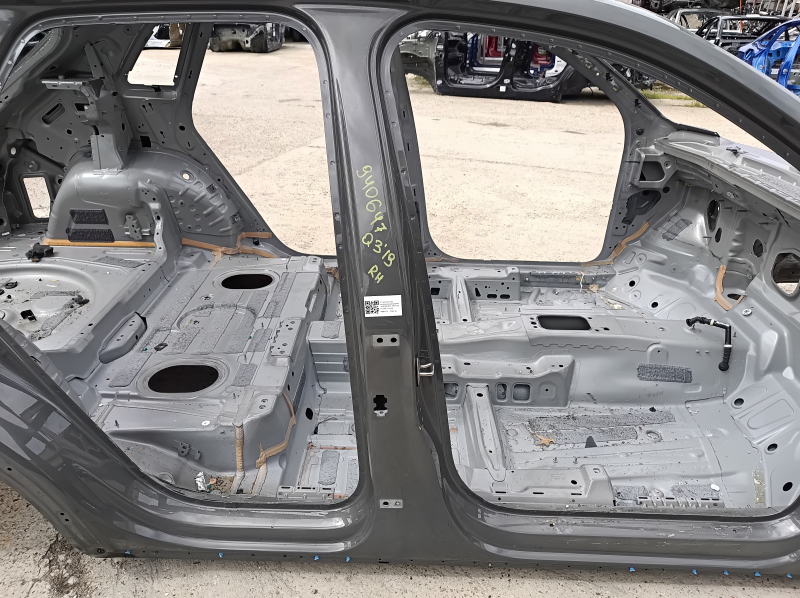 Стойка кузова центральная правая Audi Q3 83A 19-25 на кузове, тычки