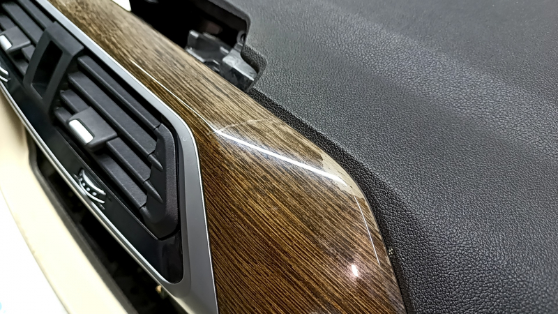 Торпедо передняя панель с AIRBAG BMW X3 G01 18-21 черно-бежевое, без проекции, с накладками и центральным дефлектором, вздулся лак
