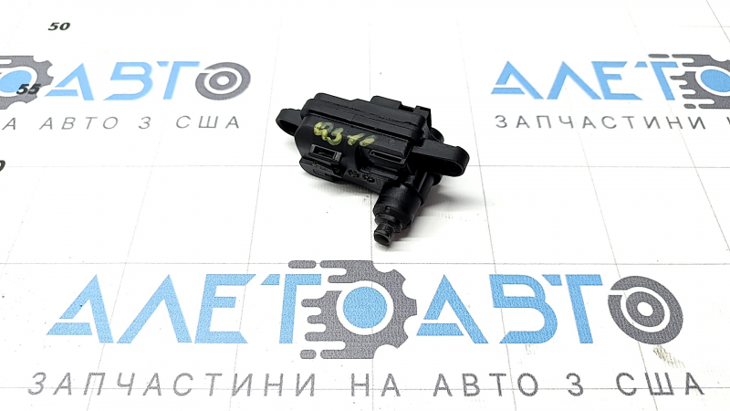 Замок лючка бензобака Audi Q3 83A 20-25