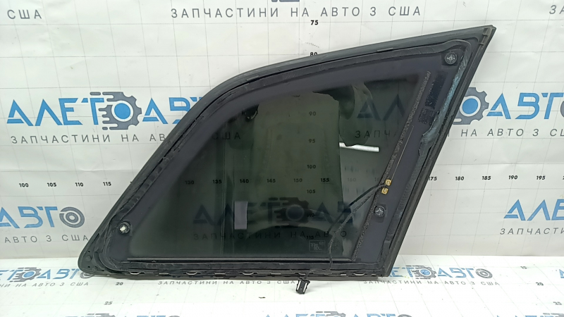 Форточка глухое стекло задняя левая Audi Q7 19-26 тонировка, с молдингом хром