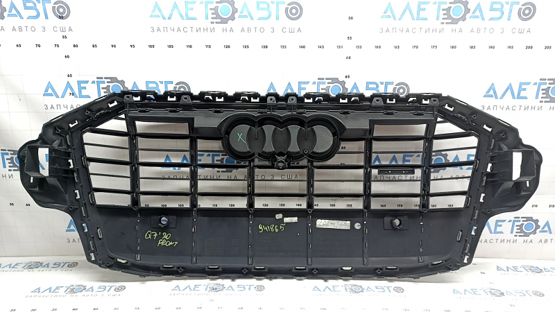 Решетка радиатора grill в сборе Audi Q7 20-24 серая, с кронштейном и креплением камеры, треснута, полез хром