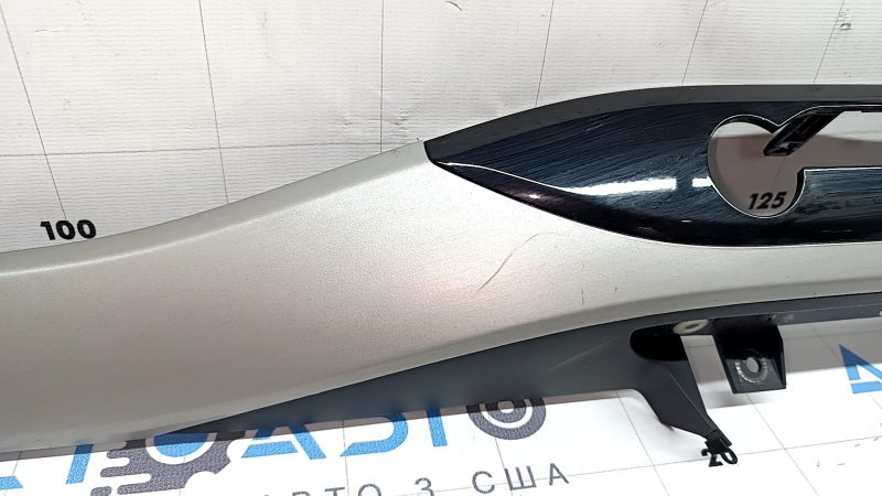Накладка передней панели Ford Escape MK4 20-22 серая, царапины