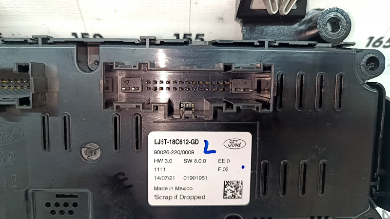 Управление климат-контролем Ford Escape MK4 20-21 auto, dual zone, под подогрев сидений и руля, с накладкой черный глянец, царапины