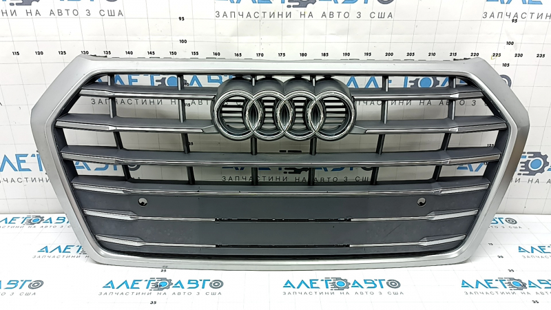 Решетка радиатора grill Audi Q5 80A 18-20 в сборе, с эмблемой, хром, под парктроники, песок, тычки
