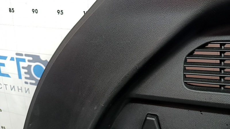 Обшивка арки левая Ford Escape MK4 20-26 черная, с прикуривателем царапины, затерта