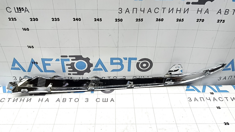 Ресничка молдинг решетки радиатора правая Honda Accord 21-22 светлый хром