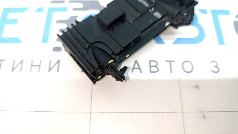 Трос открывания замка капота левый Ford Fusion mk5 17-20 порван пыльник, сломана защелка