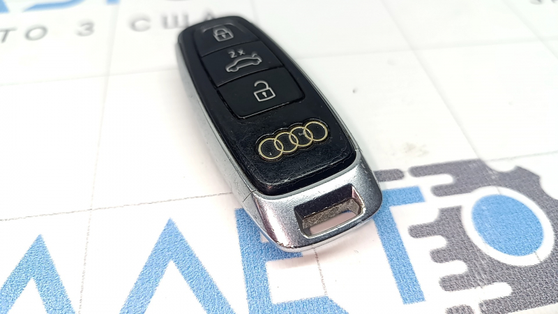 Ключ smart Audi Q7 21-26 4 кнопки, царапины, тычки, потерт