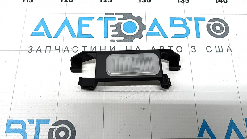 Плафон освещения пассажирского сиденья Audi Q5 80A 18-24 с кронштейном