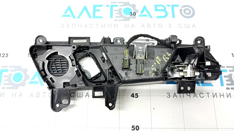Ручка двери внутренняя задняя левая Audi Q5 80A 18-25 хром, с черной накладкой и сеткой пищалки, с подсветкой