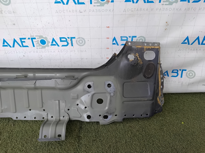 Задняя панель Volvo XC60 18-26 2 части, синяя, высверлена, примят кронштейн