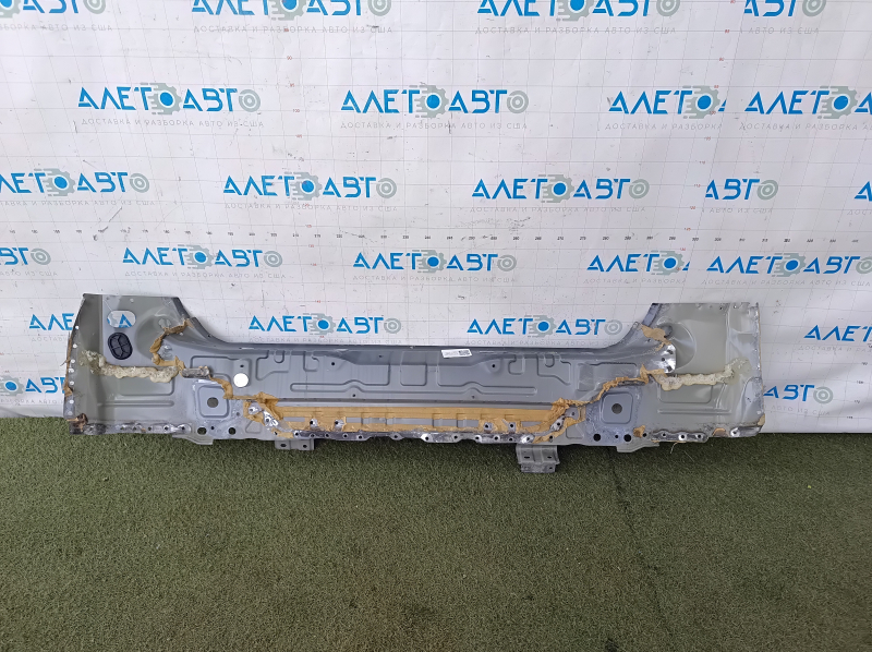 Задняя панель Volvo XC60 18-26 2 части, синяя, высверлена, примят кронштейн