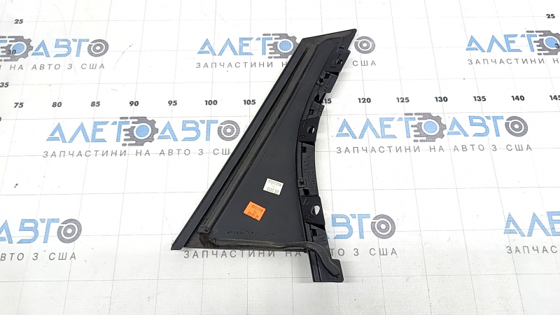 Накладка двери боковая задняя левая задняя Ford Focus mk3 11-18 царапины