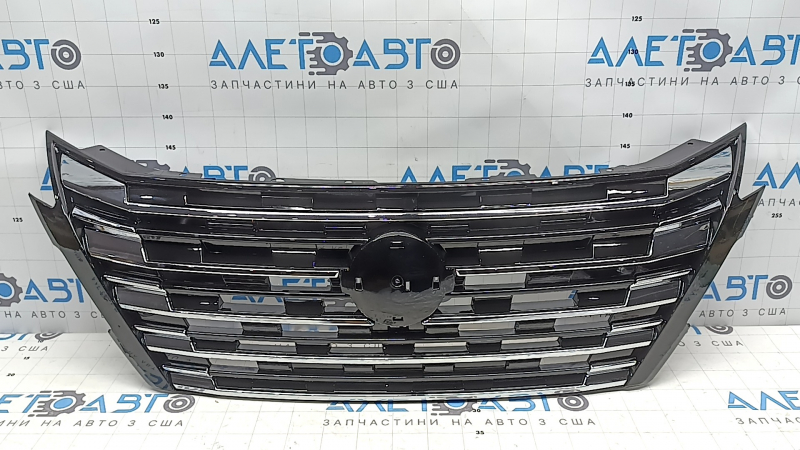 Решетка радиатора grill Nissan Rogue 24-26 без камеры