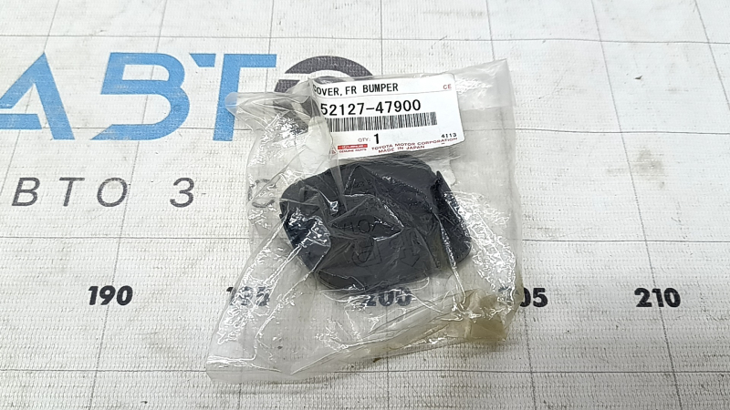 Заглушка буксировочного крюка переднего бампера правая Toyota Prius 30 10-11 дорест