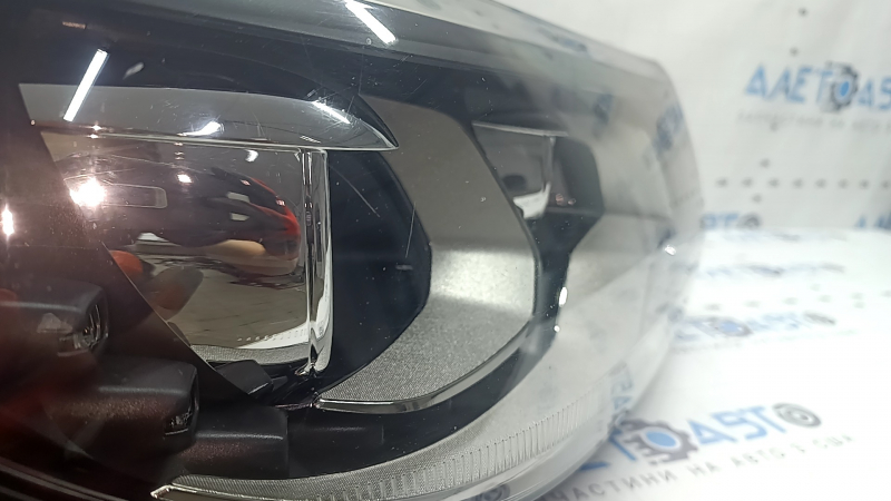 Фара передняя правая VW Tiguan 12-17 в сборе рест ксенон + led, царапины, сколы