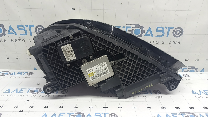 Фара передняя правая VW Tiguan 12-17 в сборе рест ксенон + led, царапины, сколы
