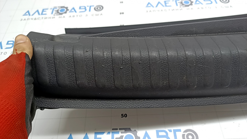 Накладка проема багажника VW Tiguan 09-18 черная, царапины