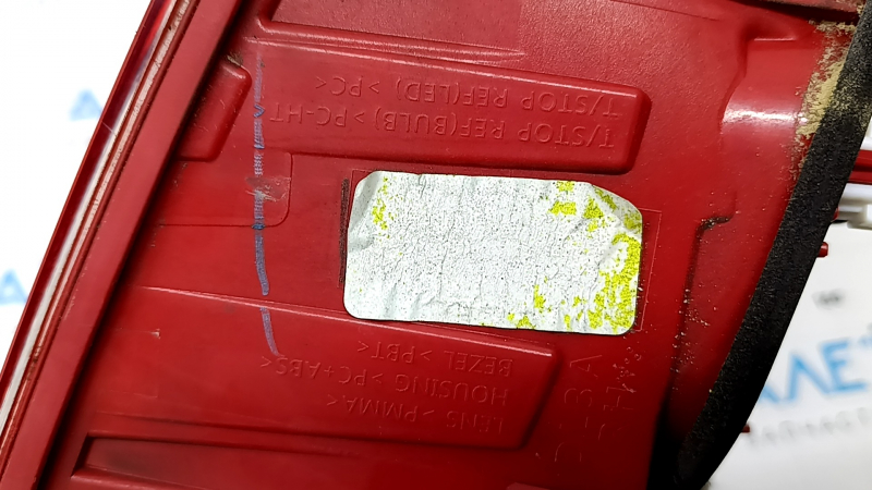 Фонарь внешний крыло правый Kia K5 21-24 LED, потерт