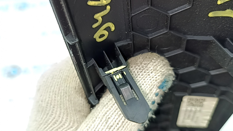 Накладка передней панели нижняя правая Kia K5 21-24 черная, царапины, надломано крепление