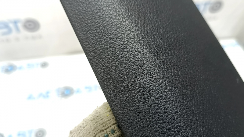 Накладка передней панели нижняя правая Kia K5 21-24 черная, царапины, надломано крепление