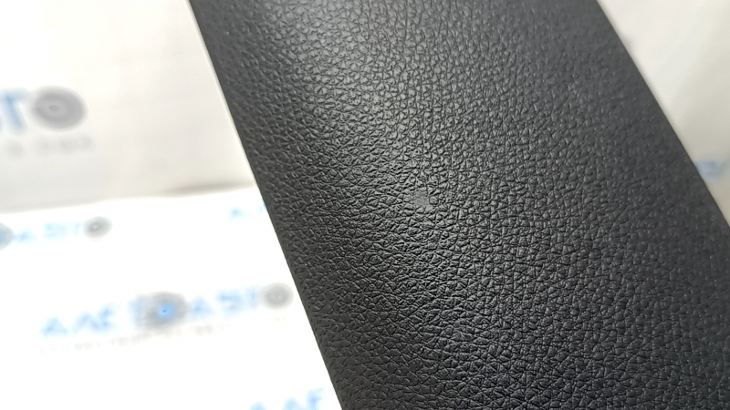 Накладка передней панели нижняя правая Kia K5 21-24 черная, царапины, надломано крепление