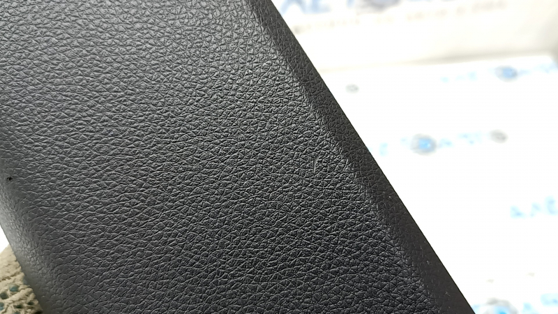 Накладка передней панели нижняя правая Kia K5 21-24 черная, царапины, надломано крепление
