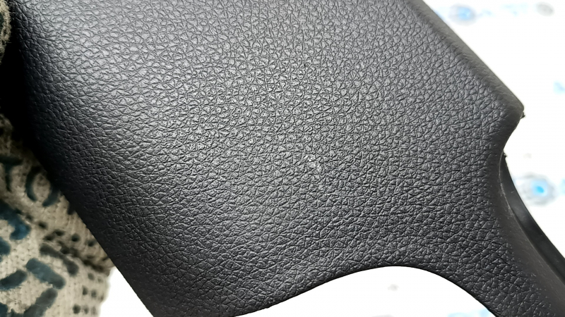 Накладка передней панели нижняя правая Kia K5 21-24 черная, царапины, надломано крепление