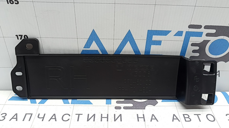 Заглушка решетки радиатора правая Mazda CX-5 22-25