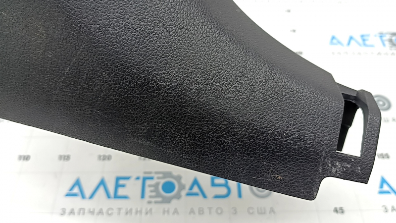 Накладка передней стойки правая нижняя Kia K5 21-24 черная, потерта