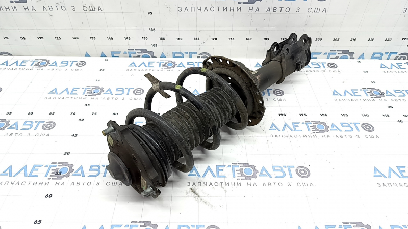 Стойка амортизатора в сборе передняя правая Kia Niro 23-26 PHEV под R16