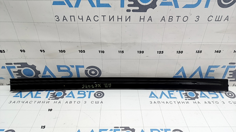 Накладка двери боковая центральная задняя правая Volvo XC90 16-26 царапины