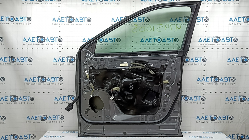 Дверь в сборе передняя правая Nissan Rogue 21-26 графит KAD, царапины на накладке