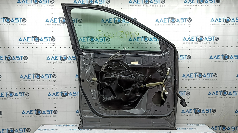 Дверь в сборе передняя левая Nissan Rogue 21-26 графит KAD, царапины на накладке