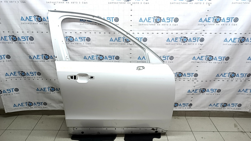 Дверь голая передняя правая Volvo XC90 16-26 белый 707, вмятина, тычка