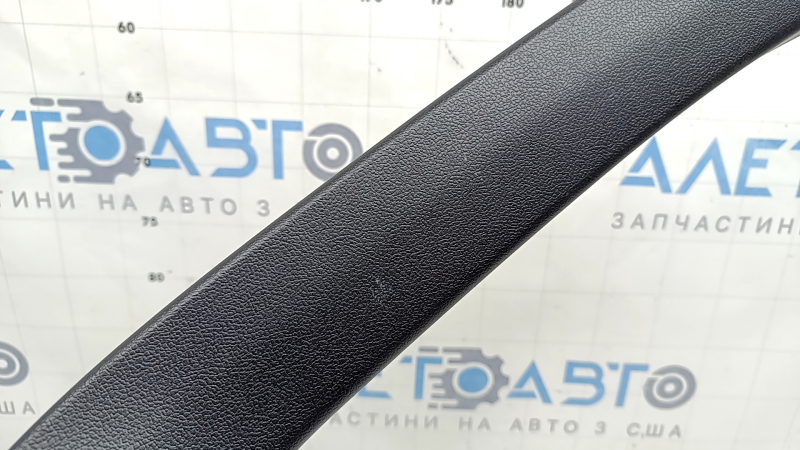 Обшивка двери багажника левая Toyota Prius 50 16-22 черная, под шторку, царапины