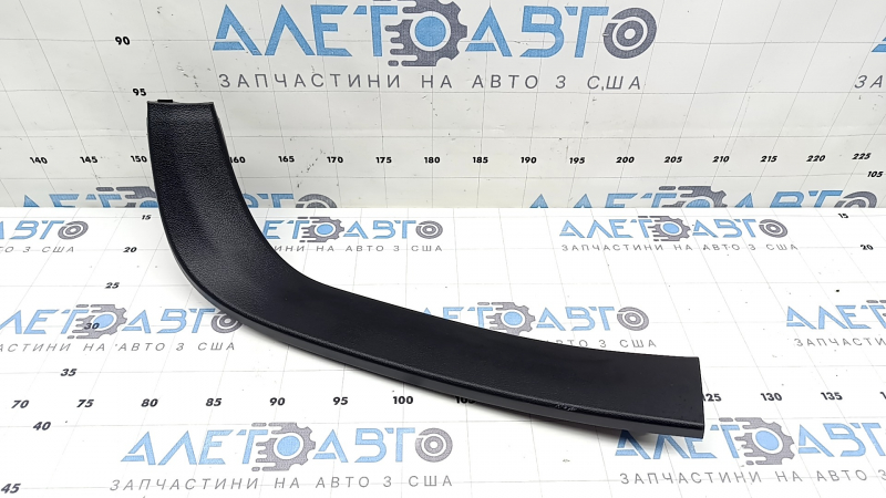 Обшивка двери багажника правая Toyota Prius 50 16-22 черная, под шторку, цаарпины