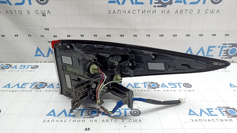 Фонарь верхний крыло левый Toyota Prius 50 19-22 царапины