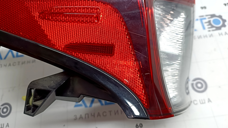 Фонарь верхний крыло левый Toyota Prius 50 19-22 царапины