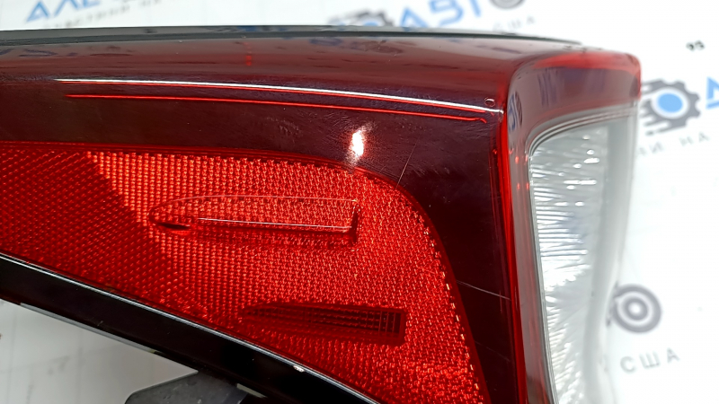 Фонарь верхний крыло левый Toyota Prius 50 19-22 царапины