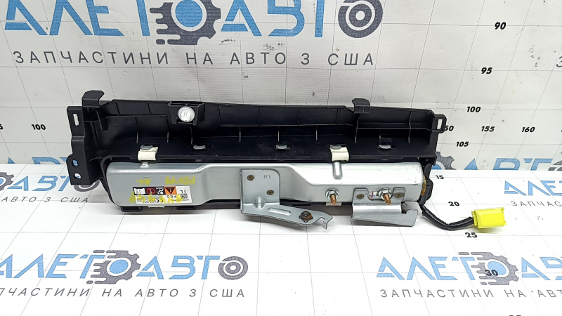 Подушка безопасности airbag заднего левого сиденья Toyota Prius 50 21-22 черный, ржавый пиропатрон, царапины