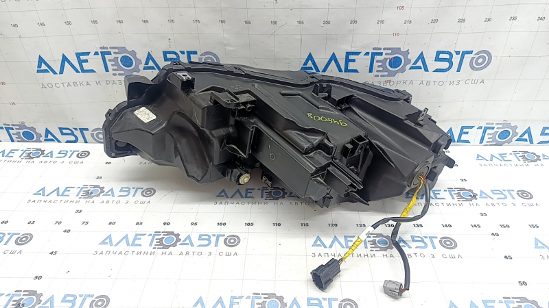 Фара передняя правая Nissan Rogue 21-26 LED S, царапины